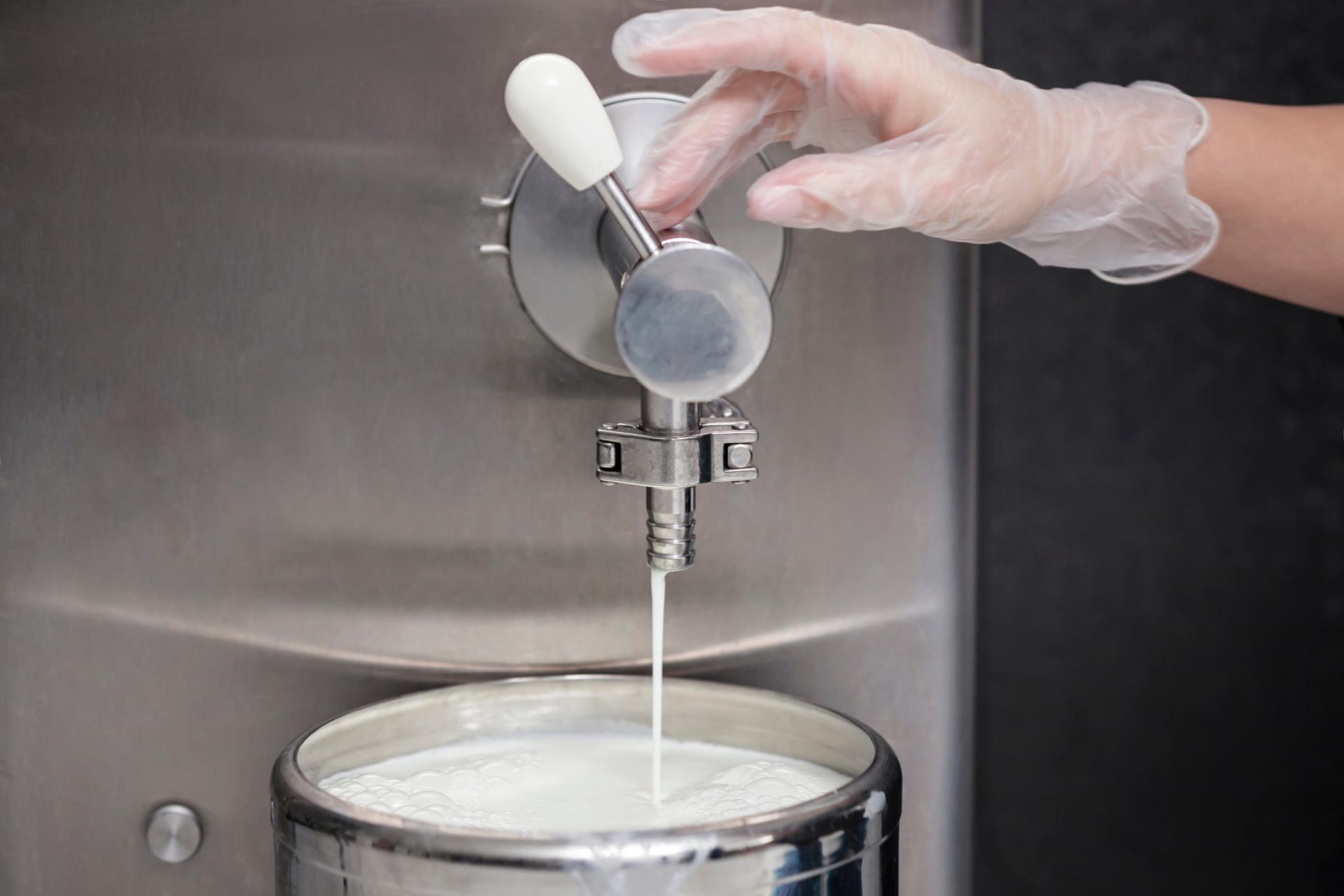 Grifo del que sale leche