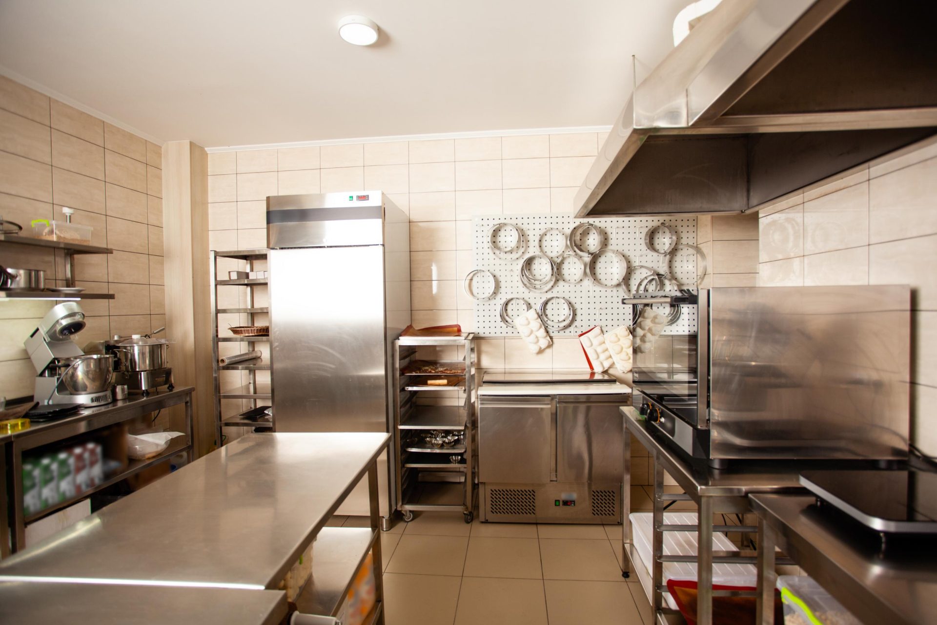Cocina industrial limpia